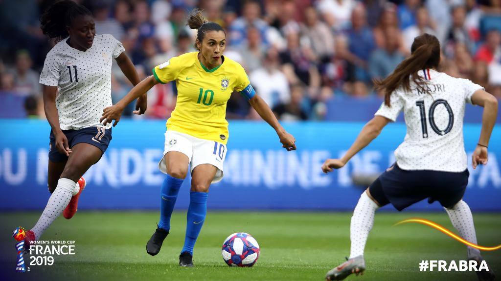 Marta faz apelo para jogadoras após queda: ‘O futebol feminino depende de vocês’