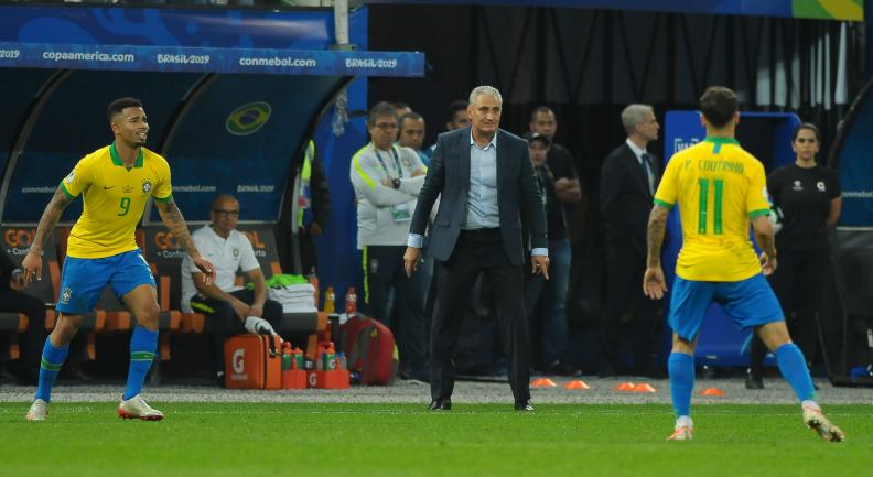 Brasil pega Paraguai nas quartas