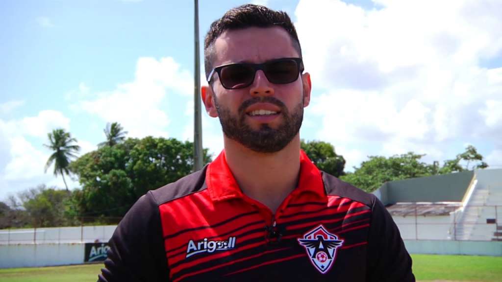 Após uma longa reunião, Luan Carlos pediu para deixar o comando técnico do Atlético-CE