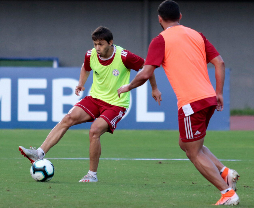 Copa América: Sob chuva, Paraguai faz treino descontraído antes de viagem ao Sul