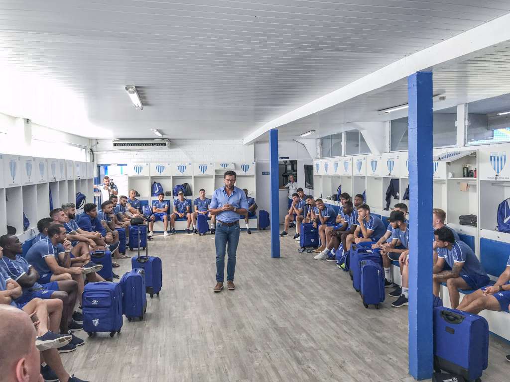 Alberto Valentim se apresenta ao elenco do Avaí e já projeta trabalho