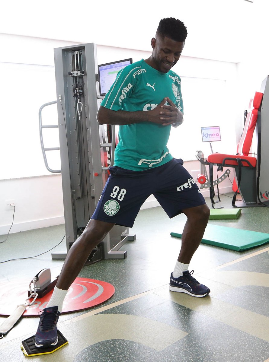 Novo reforço faz primeiro treino no Palmeiras e conhece o elenco