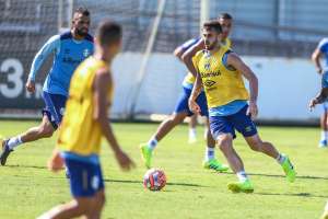 Após treino sob frio, Felipe Vizeu admite oscilações no Grêmio