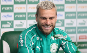 Lucas Lima diz que 'evoluiu muito na marcação' no Palmeiras