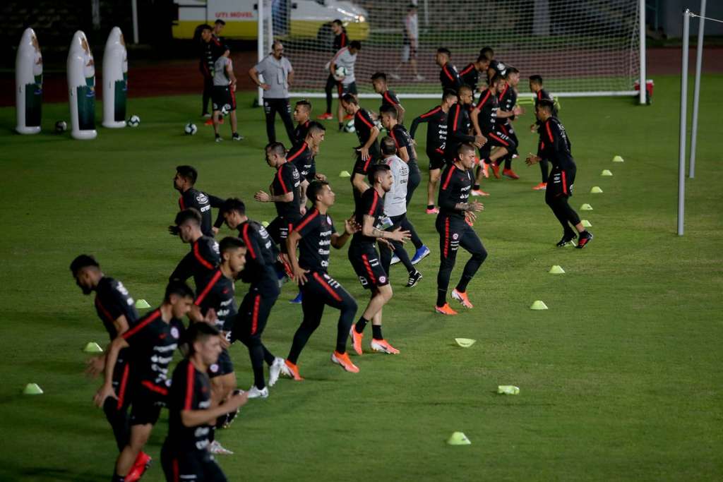 Chilenos veem Colômbia diferente em reencontro três anos depois de semi