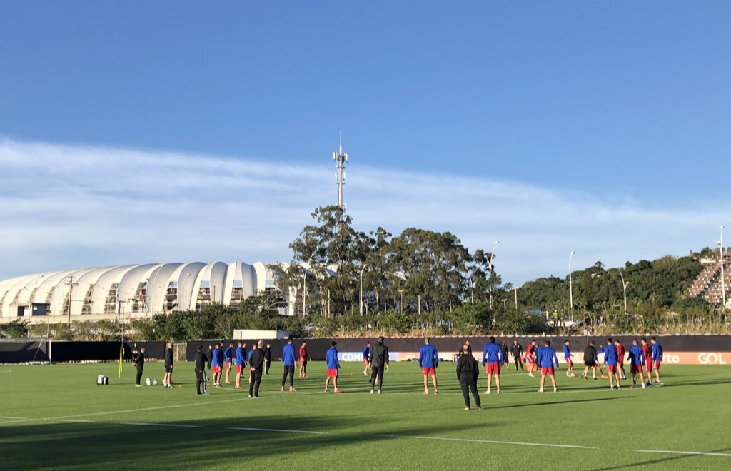 Técnico do Paraguai promete retranca e elogia campanha do time na fase de grupos