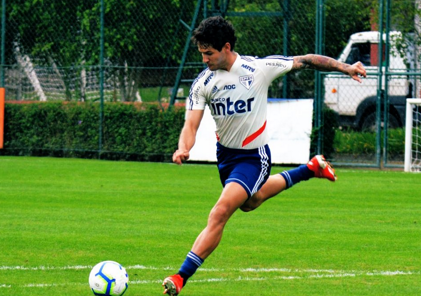 Elenco do São Paulo aprimora finalizações no quarto dia de treinos