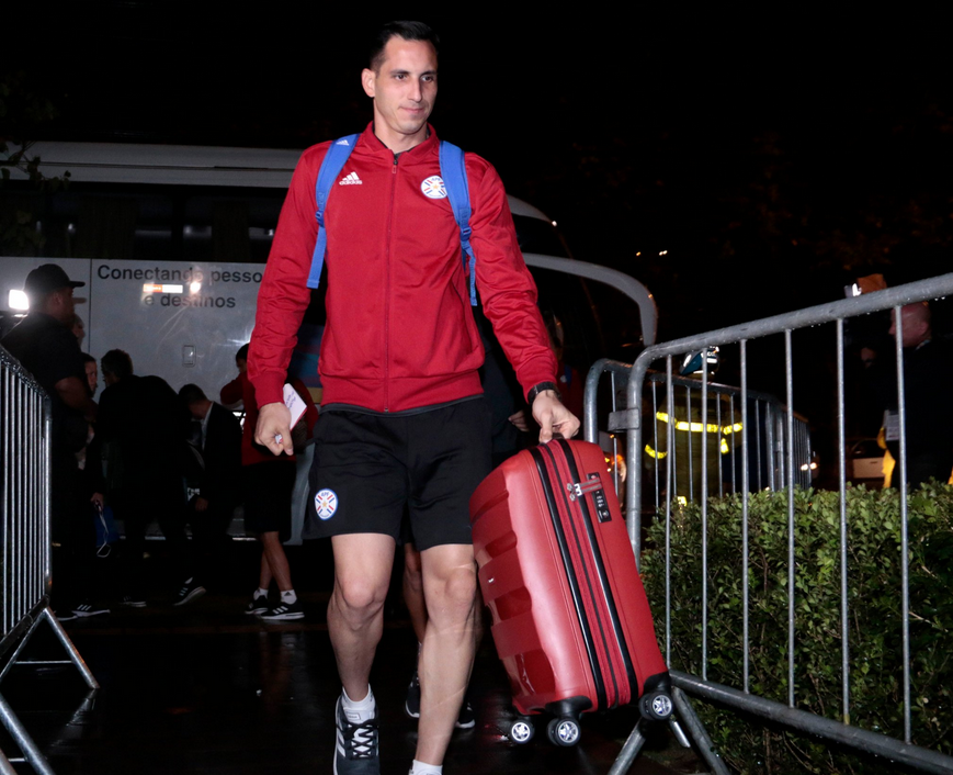 Preparador de goleiros do Botafogo diz que torce por Gatito, mas prefere o Brasil