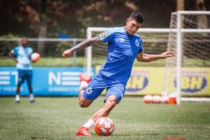 Lucas Romero festeja versatilidade para atuar na lateral e no meio no Cruzeiro