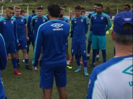 Julinho pede mudanças de ‘mentalidade’ no Avaí: “Importante é vencer”