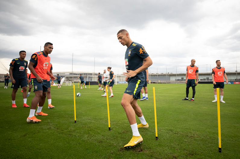 Copa América: Para evitar contágio, Richarlison continua em Porto Alegre e não viaja