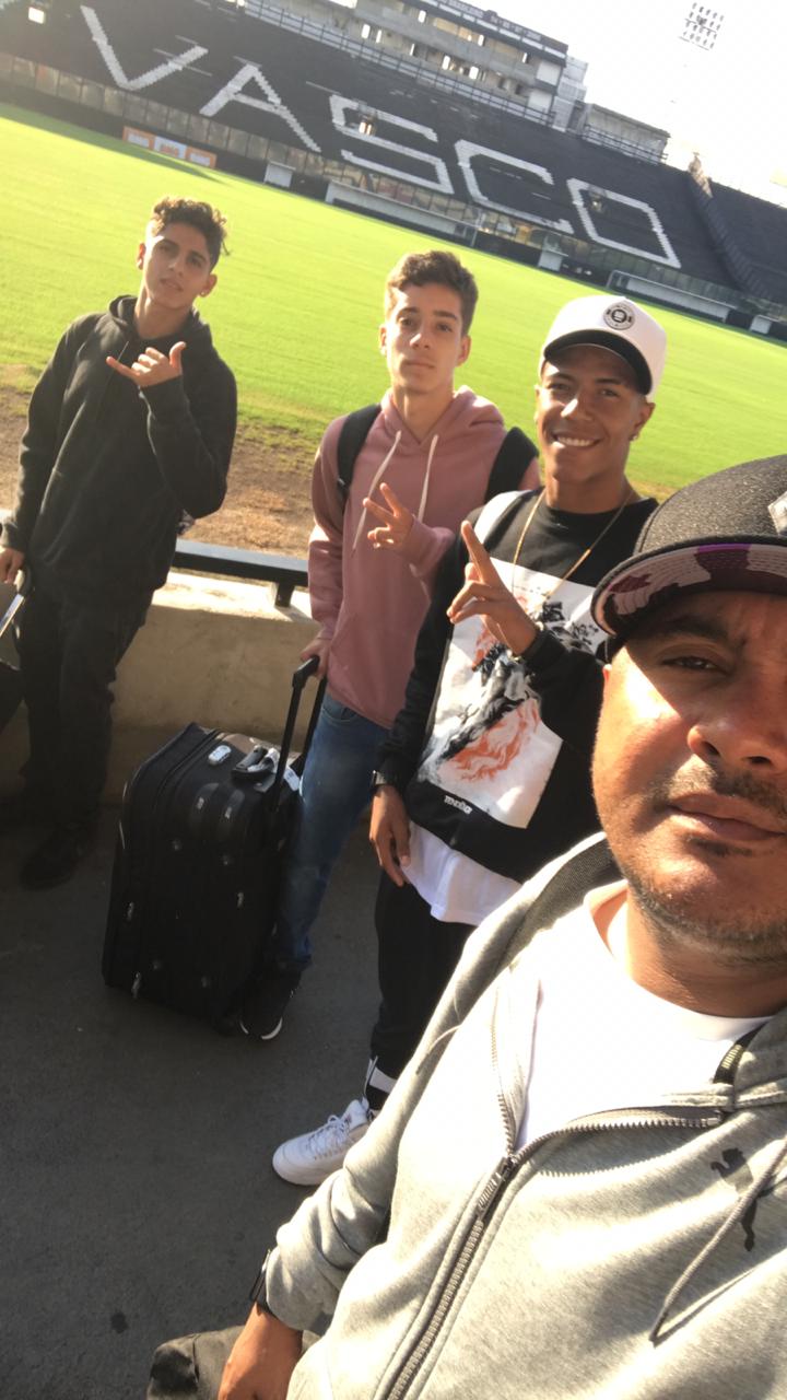 Destaques no Nacional, garotos assinam contrato com o Vasco da Gama