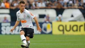 Volante sente dores e é mais uma baixa do Corinthians para amistoso de sábado