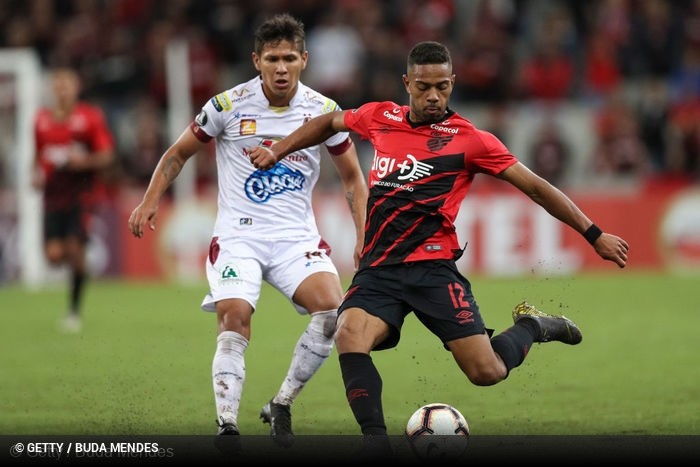 Gigante espanhol compra lateral esquerdo do Athletico-PR por R$ 87 milhões