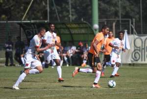 Vitória em jogo-treino ajuda treinador a montar Inter para jogo da Copa do Brasil