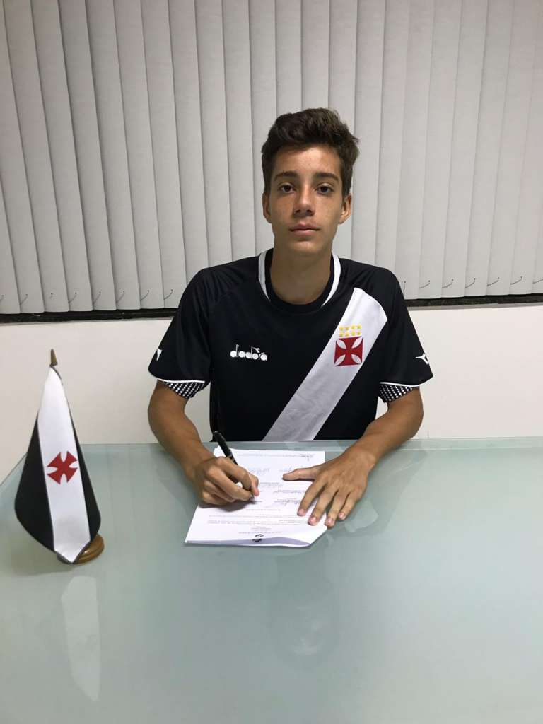 Breno é uma das apostas da base do Nacional negociadas com o Vasco