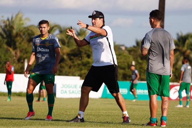 Sampaio Corrêa x Confiança – Bolívia Querida estreia técnico em duelo direto