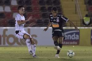 Belezi se torna o mais jovem a estrear no profissional do Corinthians: 'Honra'