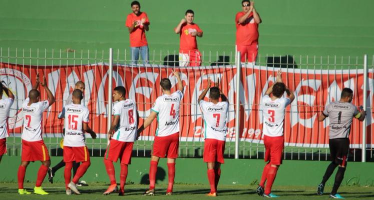 Torcida foi até Saquarema-RJ apoiar o Brusque. Foto: Lucas Cardoso