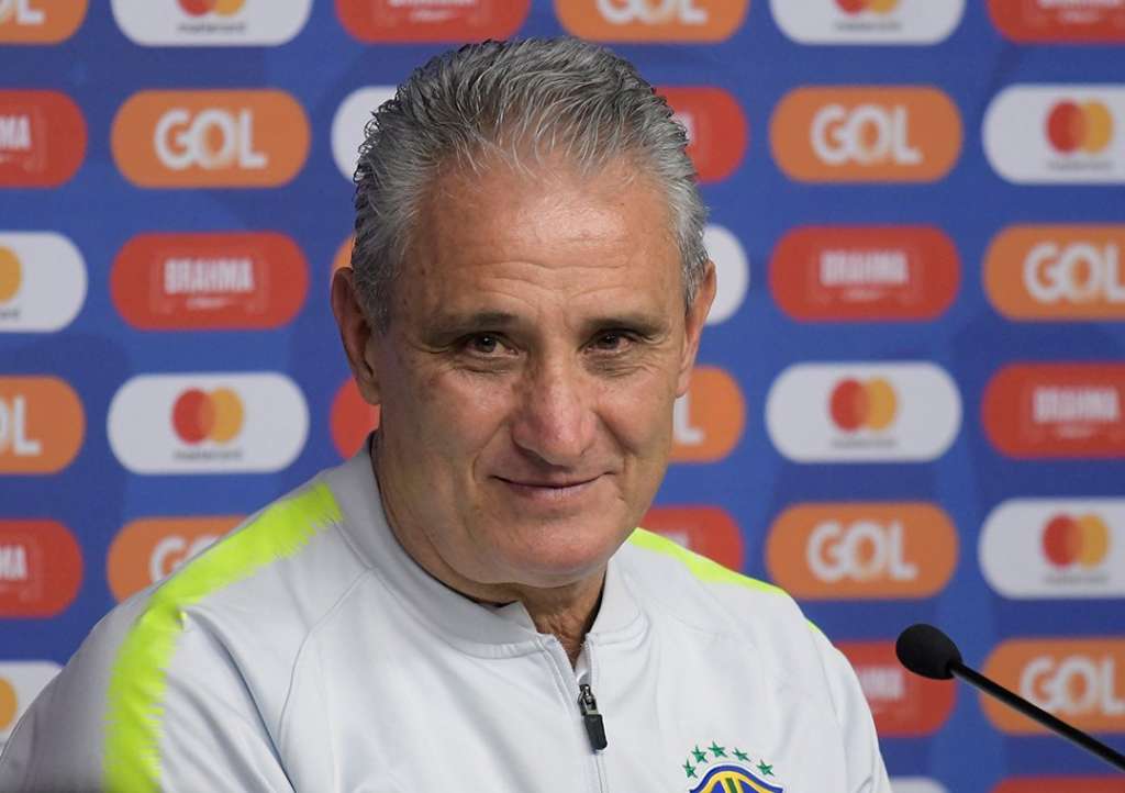 Tite faz mistério e exalta astro rival: 'Não tem como anular Messi'