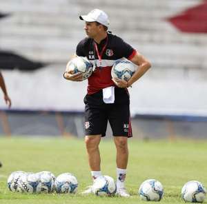 Série C: Sondado por time do Brasileirão, técnico diz que fica no Santa Cruz