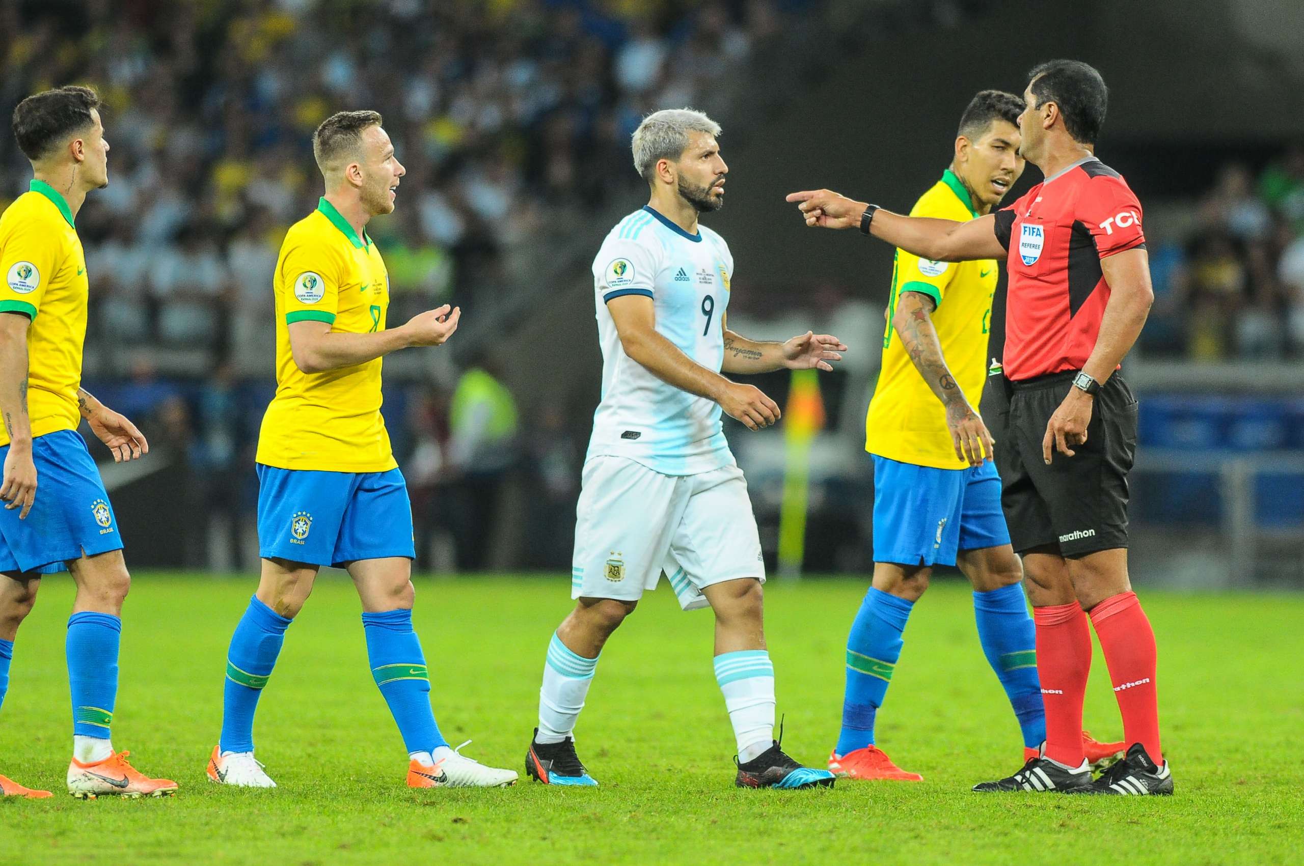 Capitão brazuca bate no peito e diz: ‘Muitas pessoas duvidaram bastante da gente’
