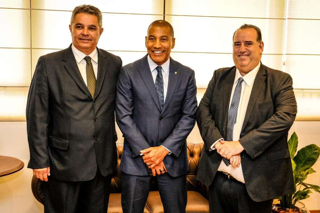 Presidente Felipe Augusto, tetra campeão Mauro Silva e o jurista Paulo Feuz 