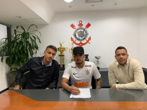 Copa Paulista: Entre idas e vindas, Corinthians anuncia meia ex-Grêmio
