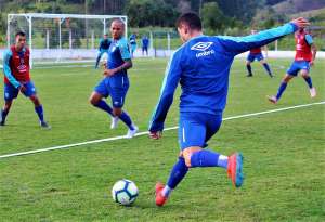 Valentim muda treino do Avaí e meia Gegê aprova: 