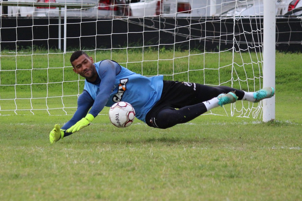 Série C: Alvo de críticas, goleiro pede para deixar o ABC