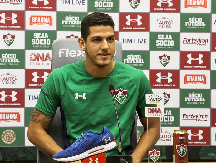 Nino se inspira em Thiago Silva para aprimorar setor defensivo do Fluminense