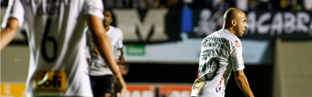 Regis brilhou na vitória do Corinthians