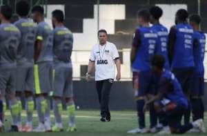 Luxemburgo leva 29 jogadores para treinos em Foz do Iguaçu: 'Definindo o elenco'