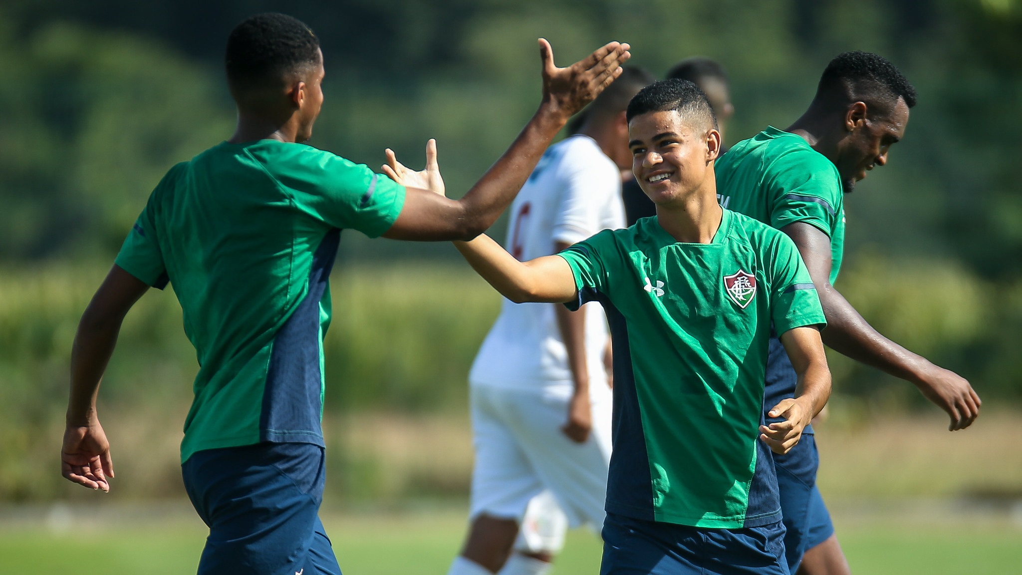 Meia de 16 anos do Flu festeja convivência com Ganso e diz se inspirar em Pirlo