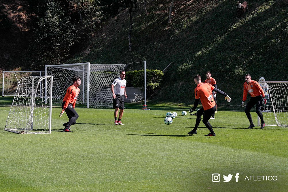 De olho no rival, Rodrigo Santana usará titulares do Atlético-MG em jogo-treino