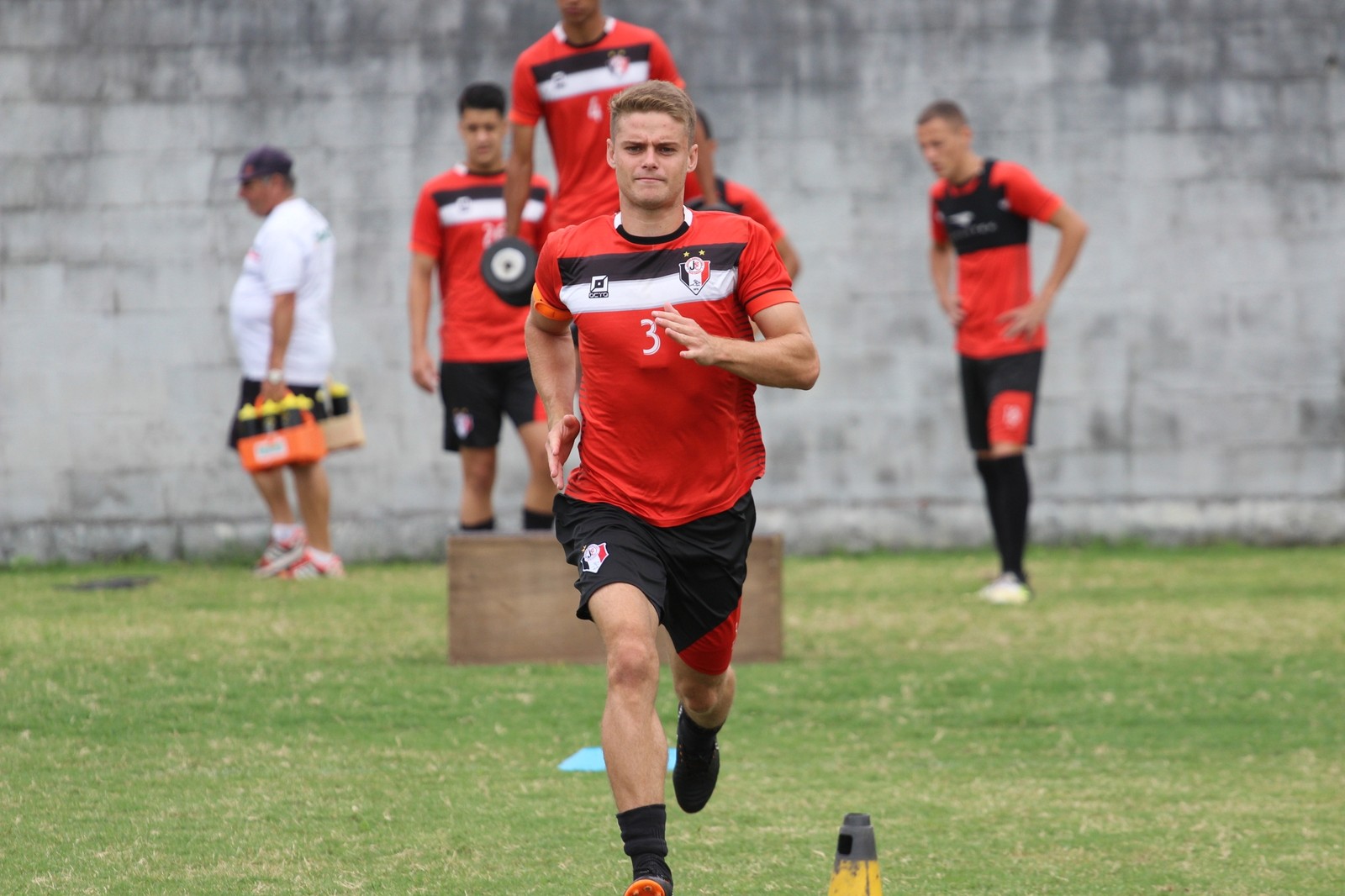 Série C: Volante ex-Paraná é anunciado como reforço do Santa Cruz