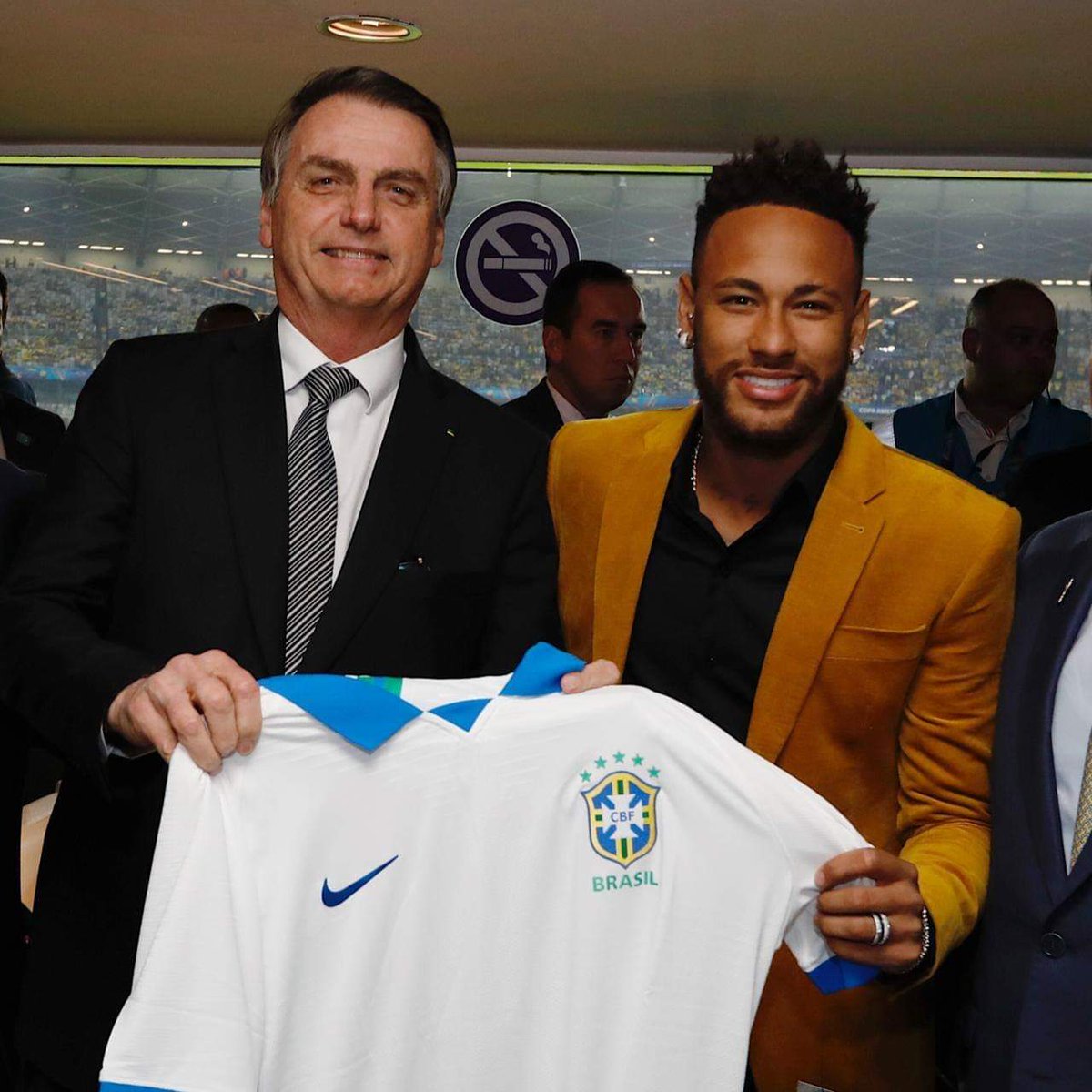 COL vê como normal presença de Bolsonaro em campo; presidente deve ir ao Maracanã