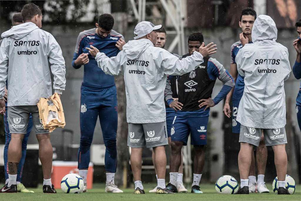 Vanderlei volta a treinar e Gustavo Henrique é liberado de atividade no Santos