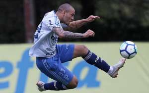 Após saída de Guerra, Palmeiras empresta volante para clube espanhol