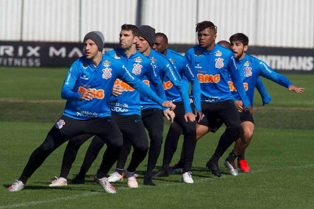 Carille relaciona zagueiro do sub-23 para amistoso do Corinthians; Clayson volta