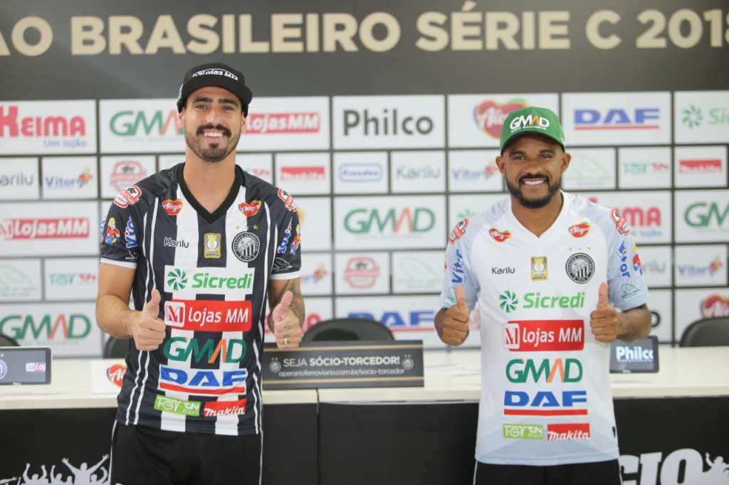 O atacante Cléo Silva e o centroavante Lucas Gaúcho foram apresentados (Foto: José Tramontin/OFEC)