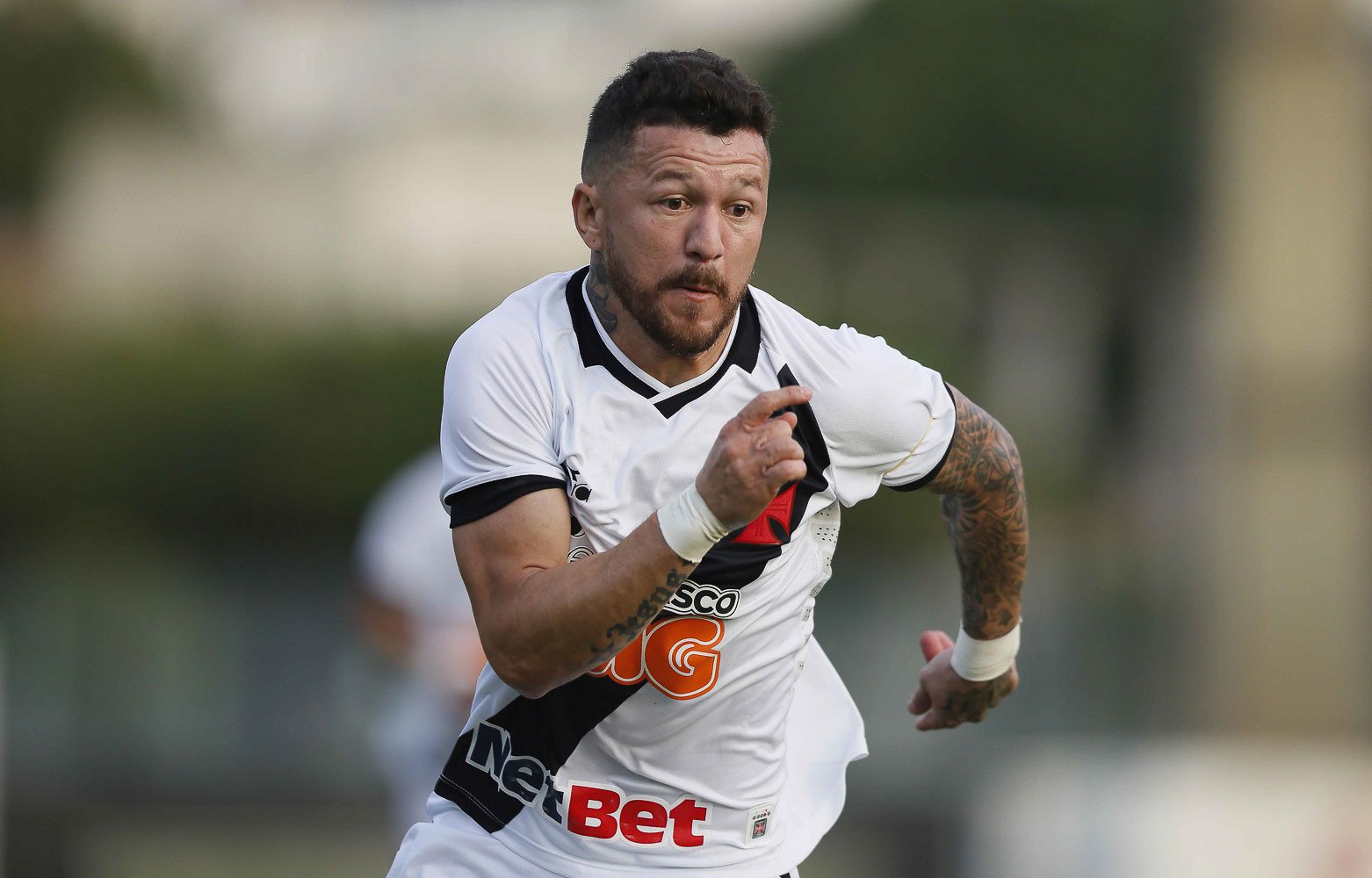 Valdívia brilha e Vasco vence Foz do Iguaçu em amistoso fora de casa