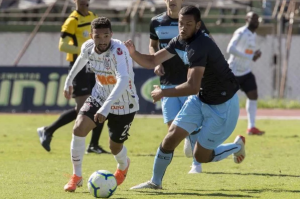 Após derrota em amistoso, Clayson diz que 'não está tudo errado' no Corinthians