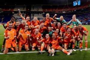 Treinadora da Holanda elogia time e projeta futuro promissor do futebol feminino