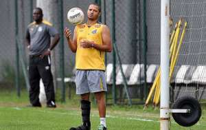 Adriano, volante campeão da Libertadores com Santos, acerta com time da Copa Paulista