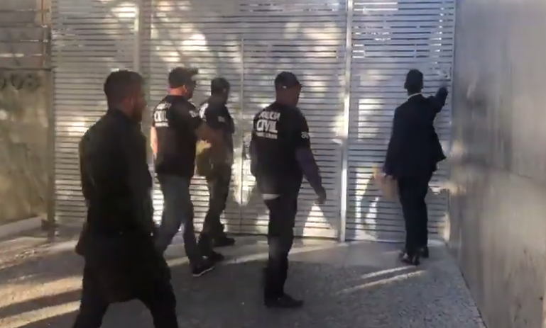 Polícia cumpre mandados de busca e apreensão no Cruzeiro e na casa de dirigentes