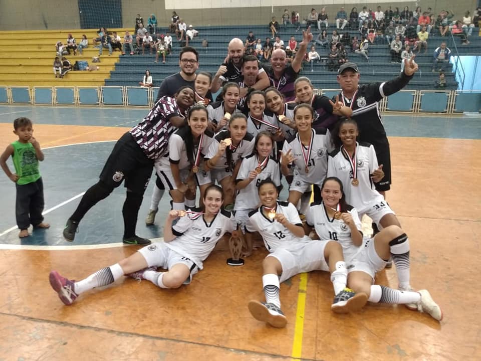 Meninas do Criados pela Vovó Futsal faturam medalha de bronze nos Jogos Regionais