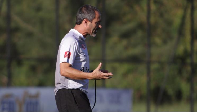 Em crise financeira, time da Série B comunica saída de treinador