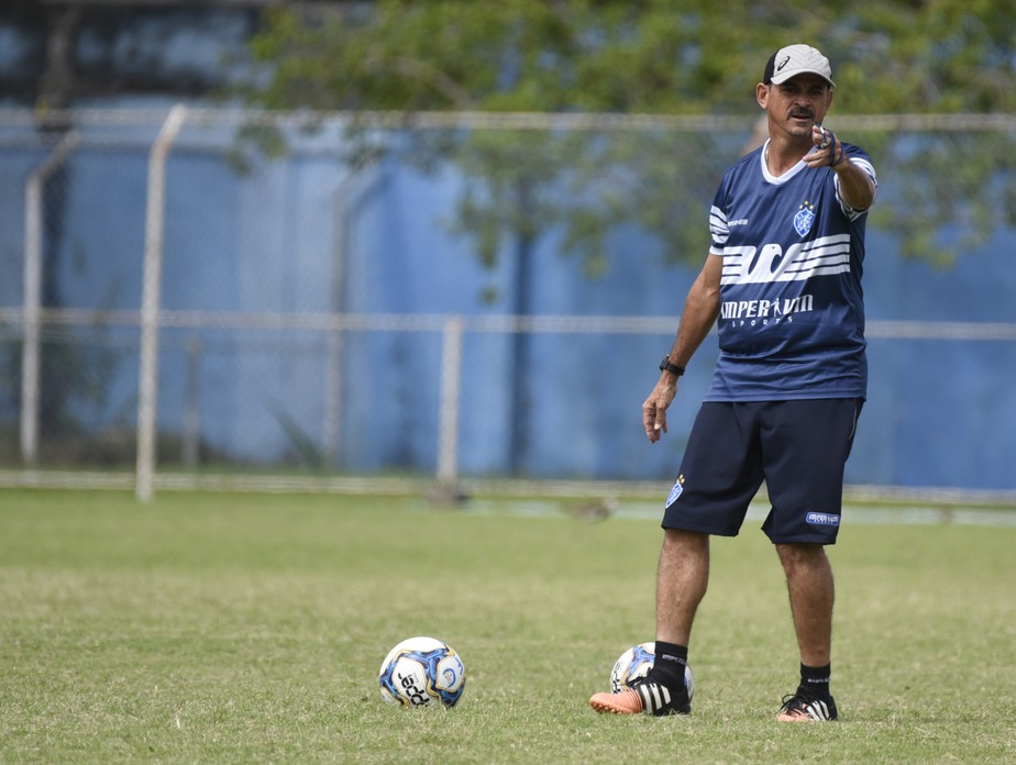 Após eliminação, ídolo do Vasco deixa comando técnico de time da Série D