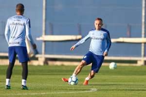 No Grêmio, Everton cita 'momento mágico' e se esquiva de perguntas sobre futuro